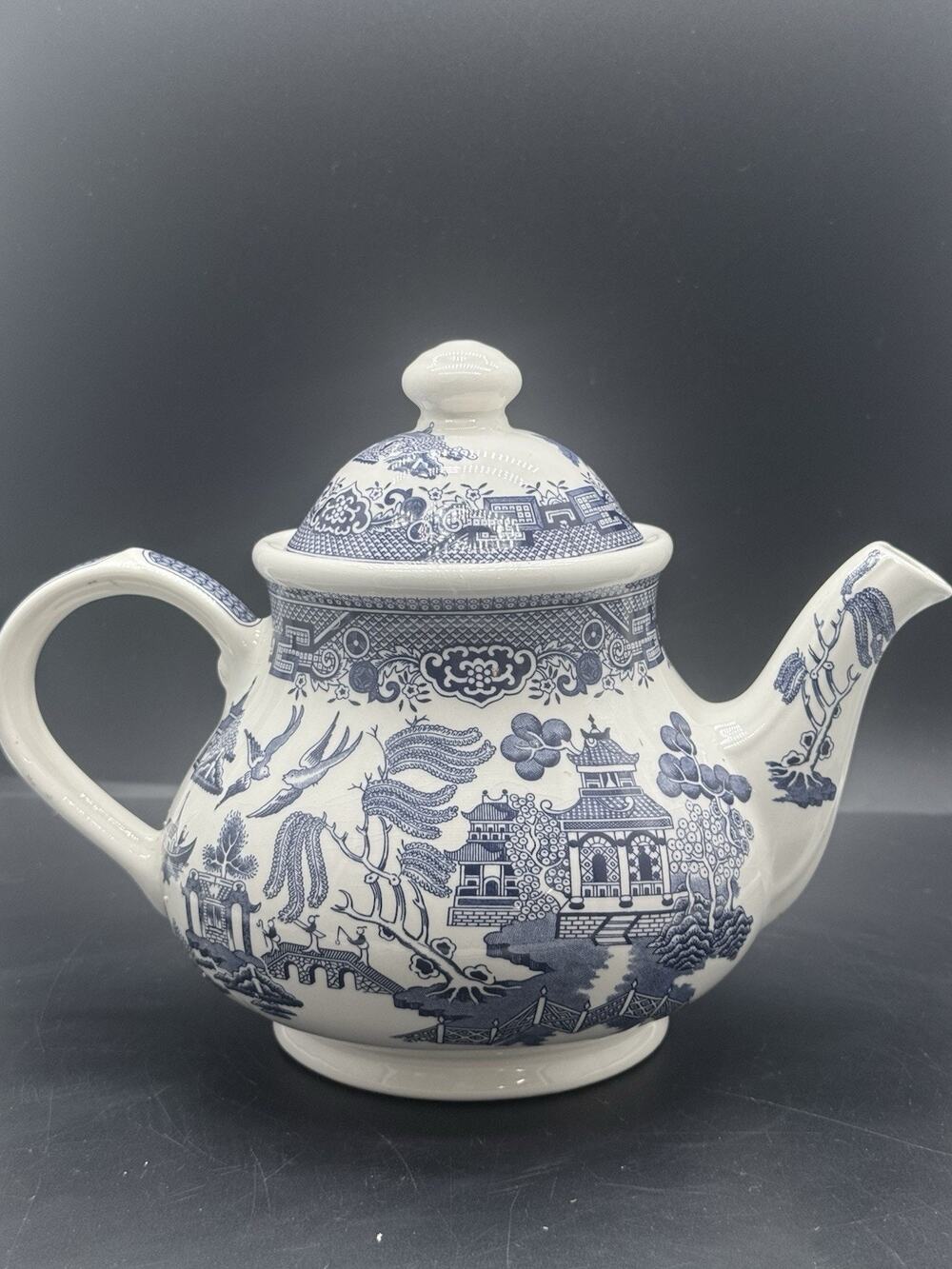 CHURCHILL Classic Blue Willow Georgian Shape Tea Pot Staffordshire, England